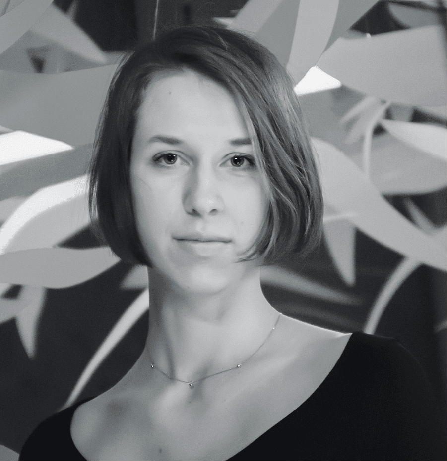 Kobieta na stronie O nas, profesjonalne zdjęcie, portret, biuro, biznes.